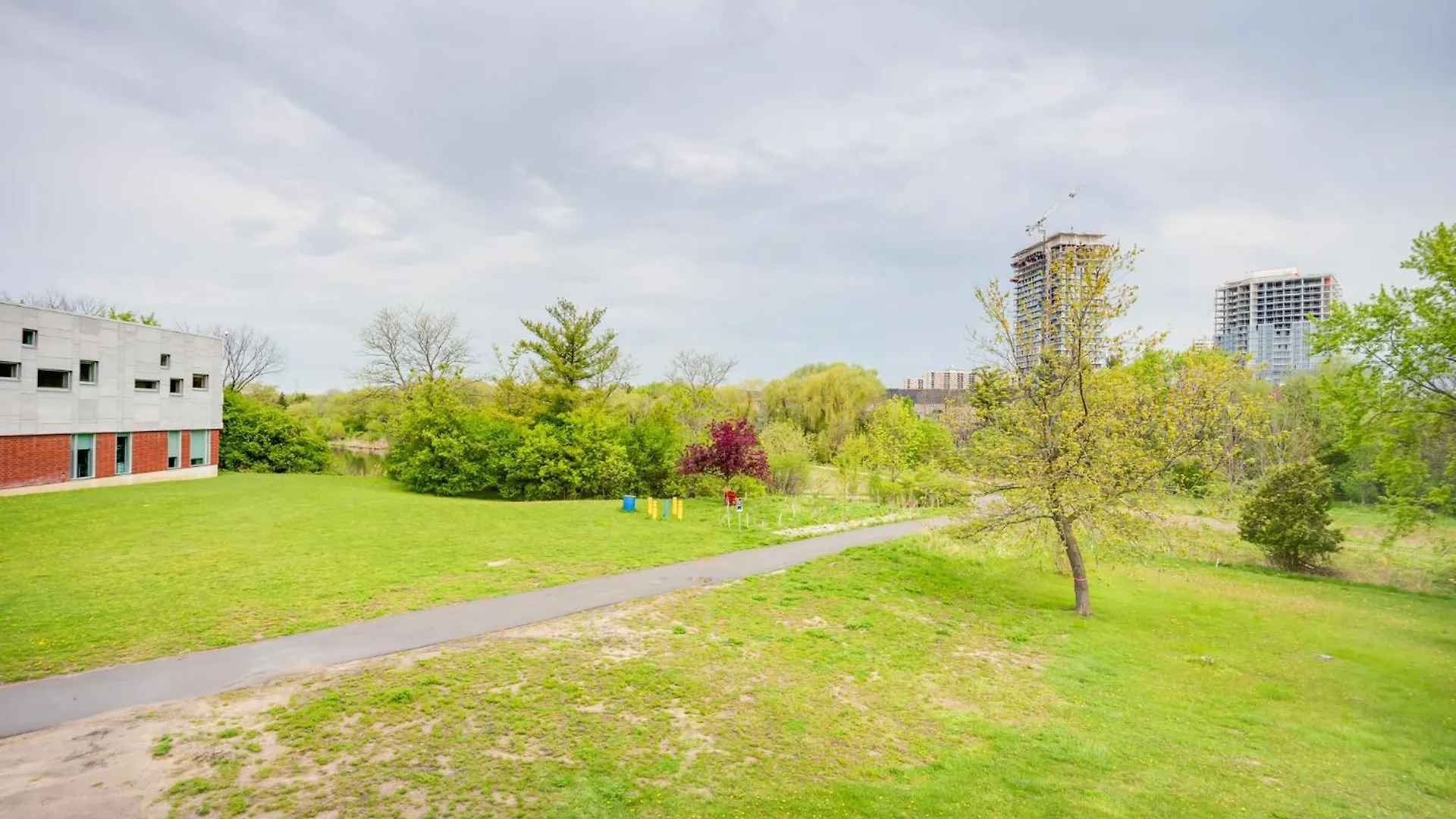 Hotel Residence & Conference Centre - Brampton